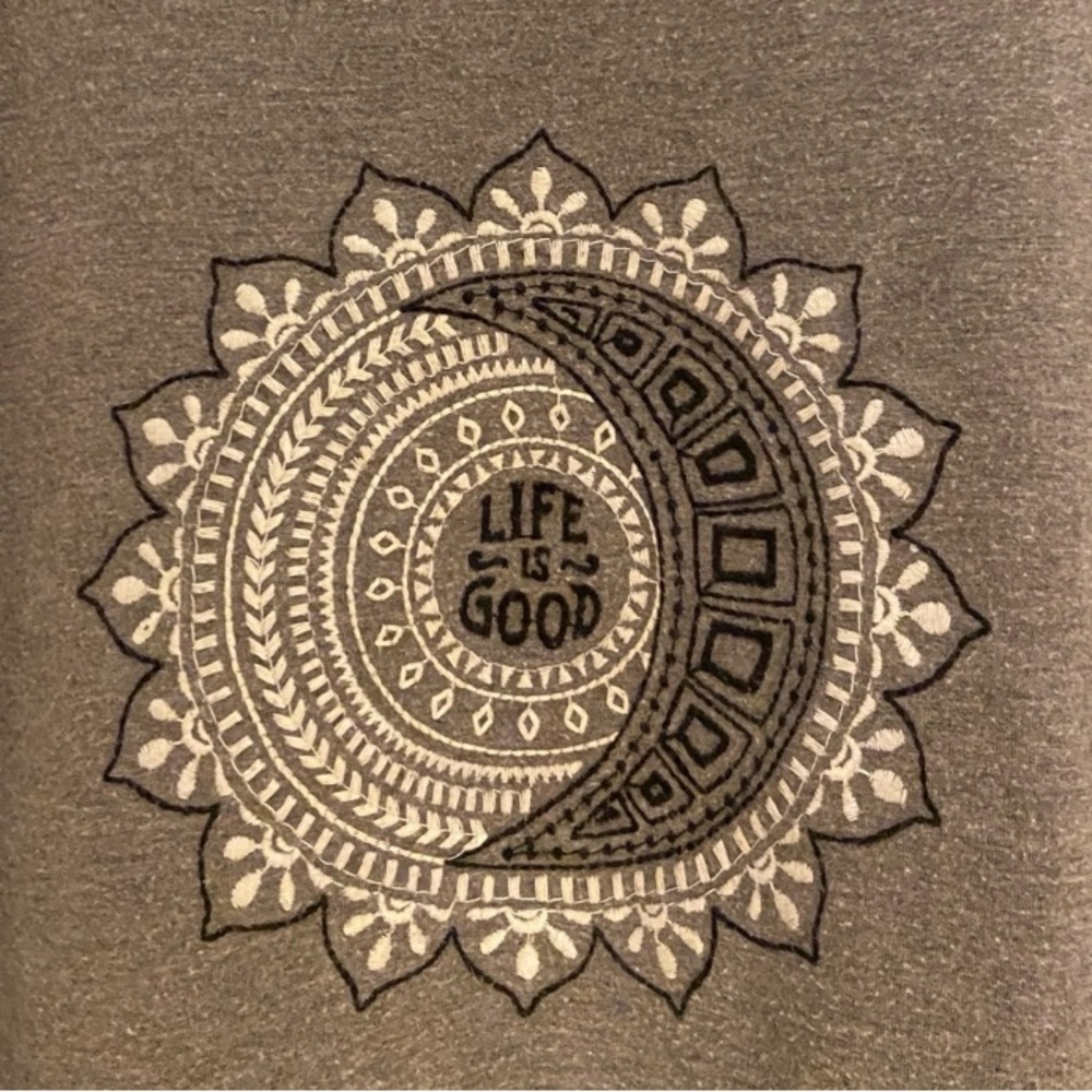 Life Is Good Women's Charcoal Mandala Long Sleeve Light Sweatshirt XXL